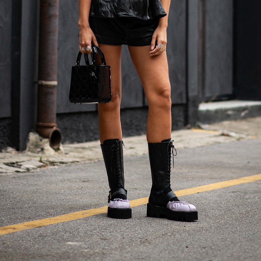 legs with no hair